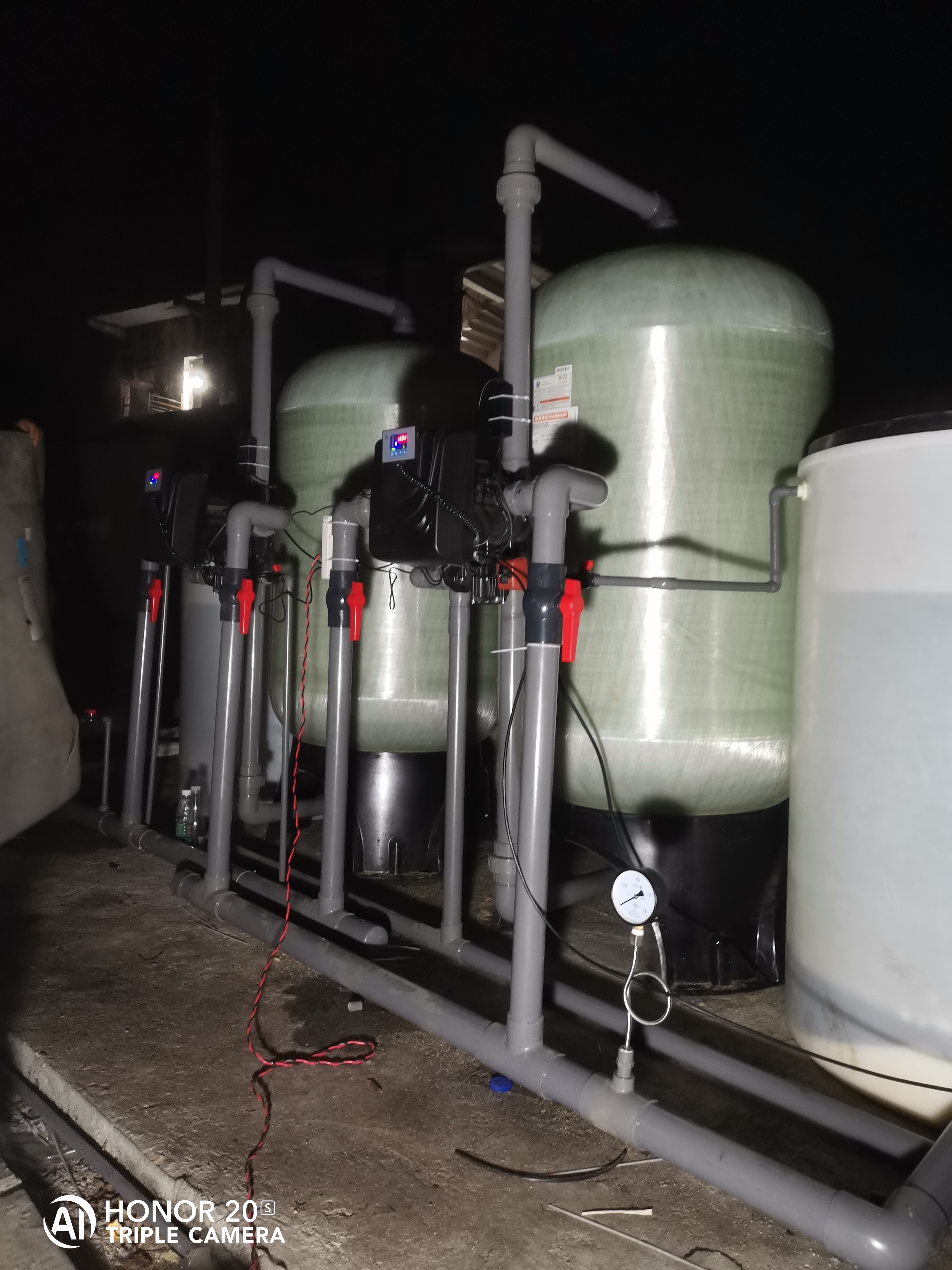 湖南新邵某洗滌有限公司軟化水設備安裝